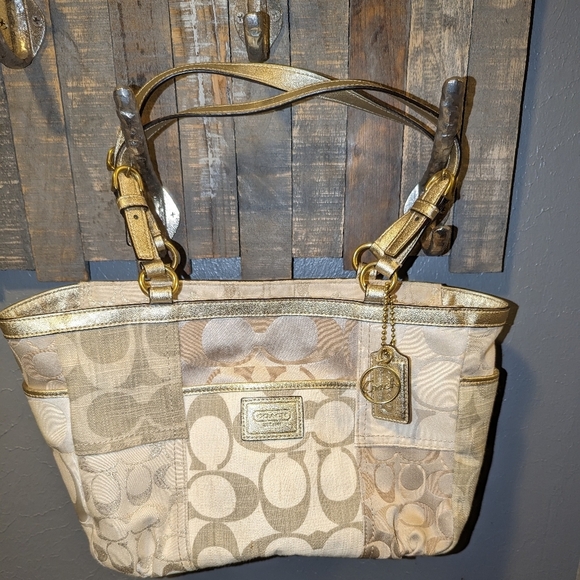 Coach Handbags - COACH Purse